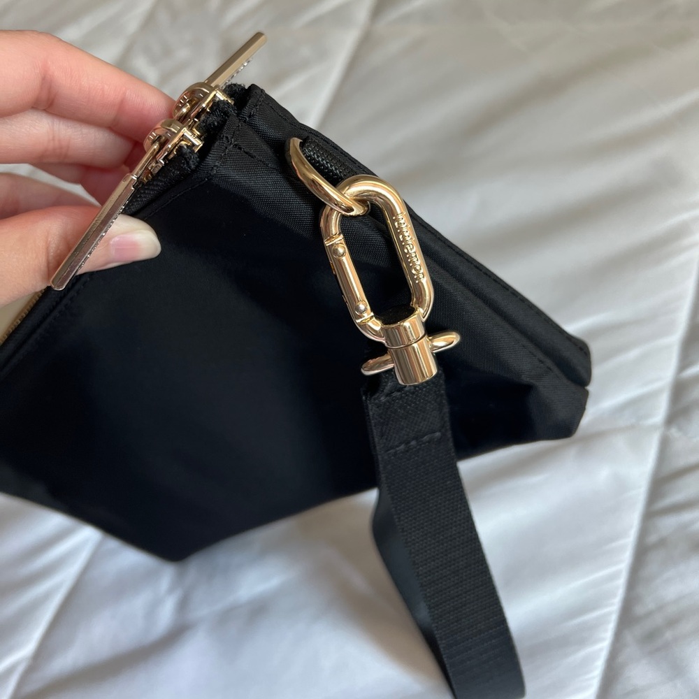 NWOT Lululemon Curved Wristlet in Black with Gold Hardware - Picture 7 of 11